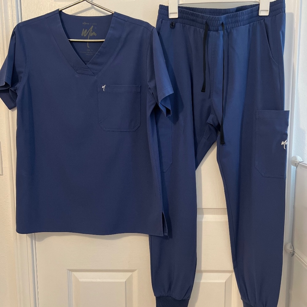 Scrub set